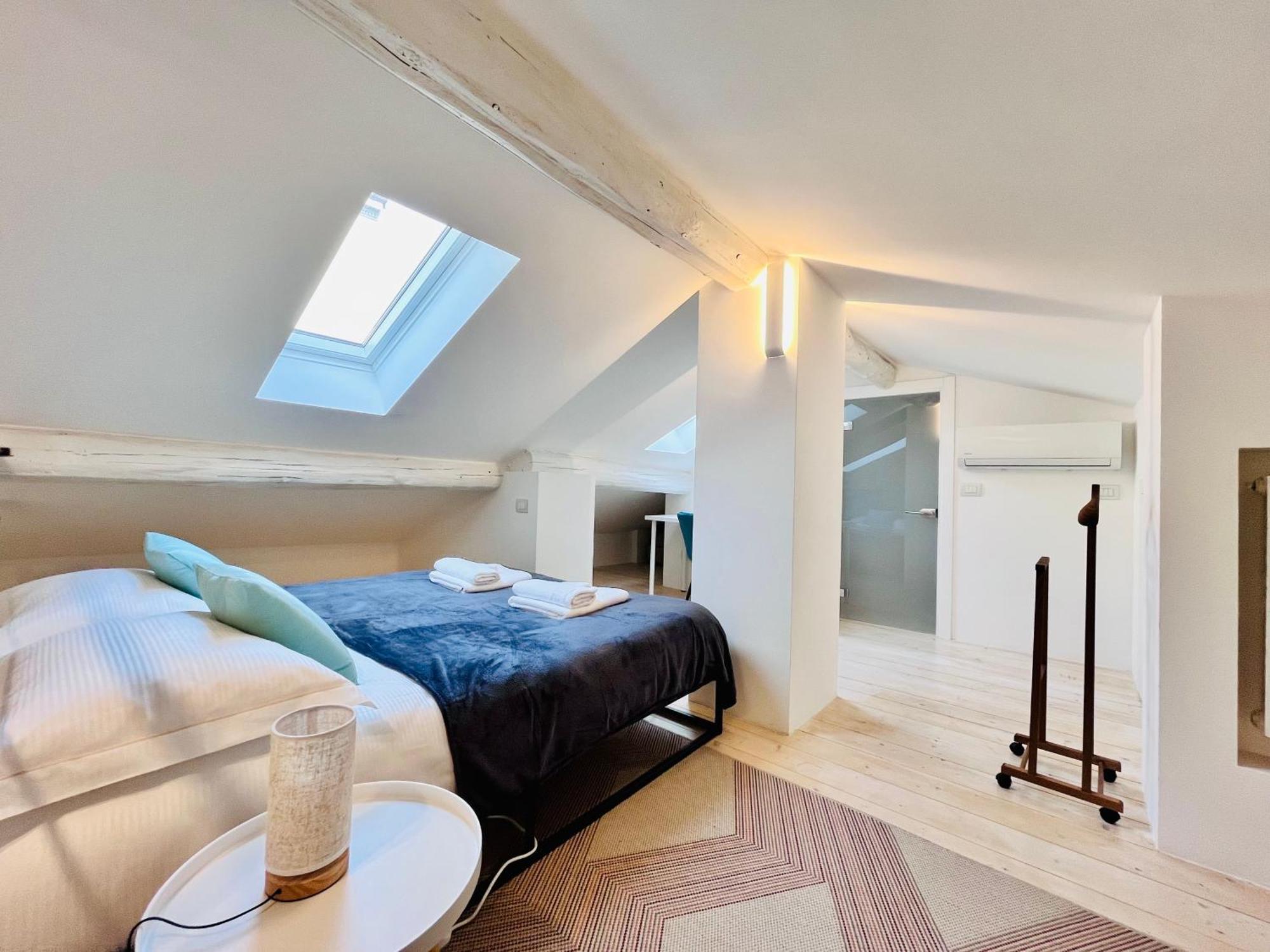 Riverside Loft Navigli - Spacious Two-Bedroom Apartment Милан Экстерьер фото